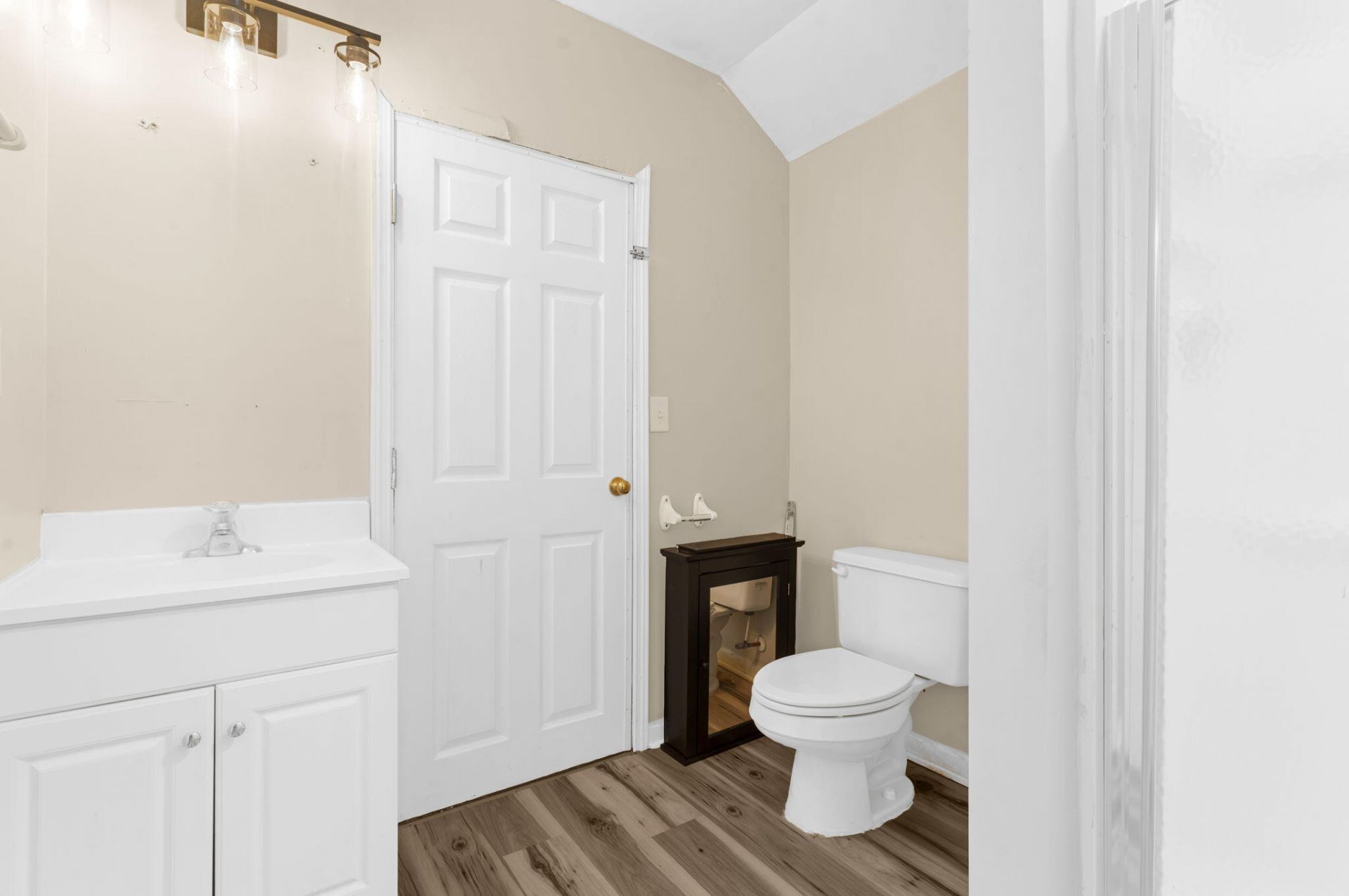 9406 Ayscough Road Photo 38