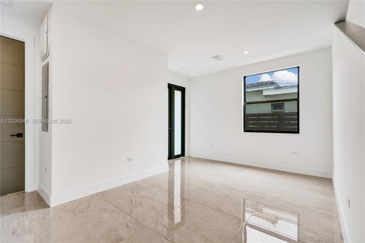 2887 SW 33rd Ave , Unit 2887, Miami, FL 33133 Photo