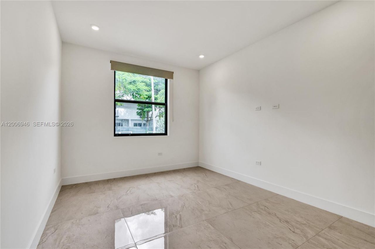 2887 SW 33rd Ave , Unit 2887, Miami, FL 33133 Photo