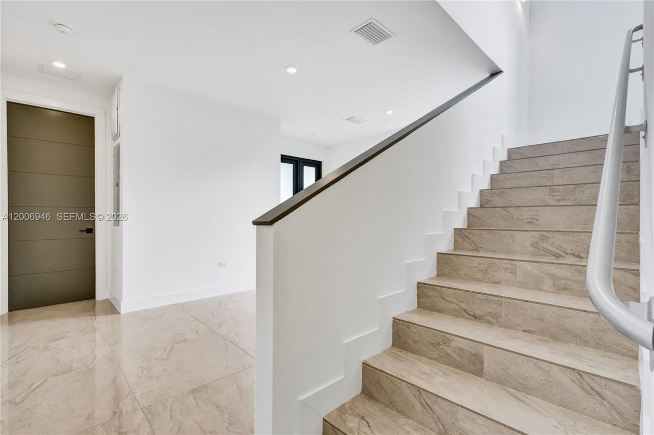 2887 SW 33rd Ave , Unit 2887, Miami, FL 33133 Photo