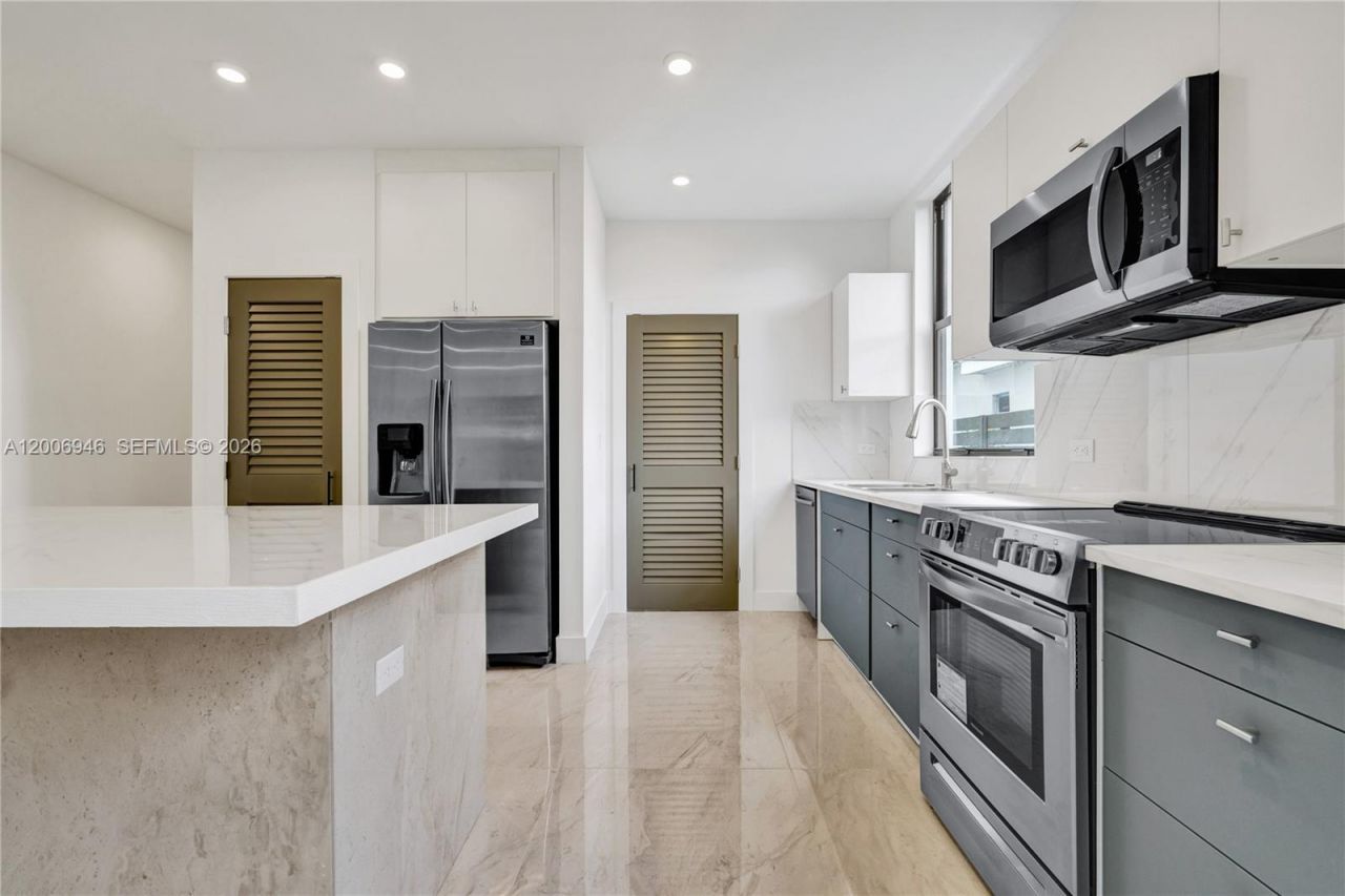 2887 SW 33rd Ave , Unit 2887, Miami, FL 33133 Photo