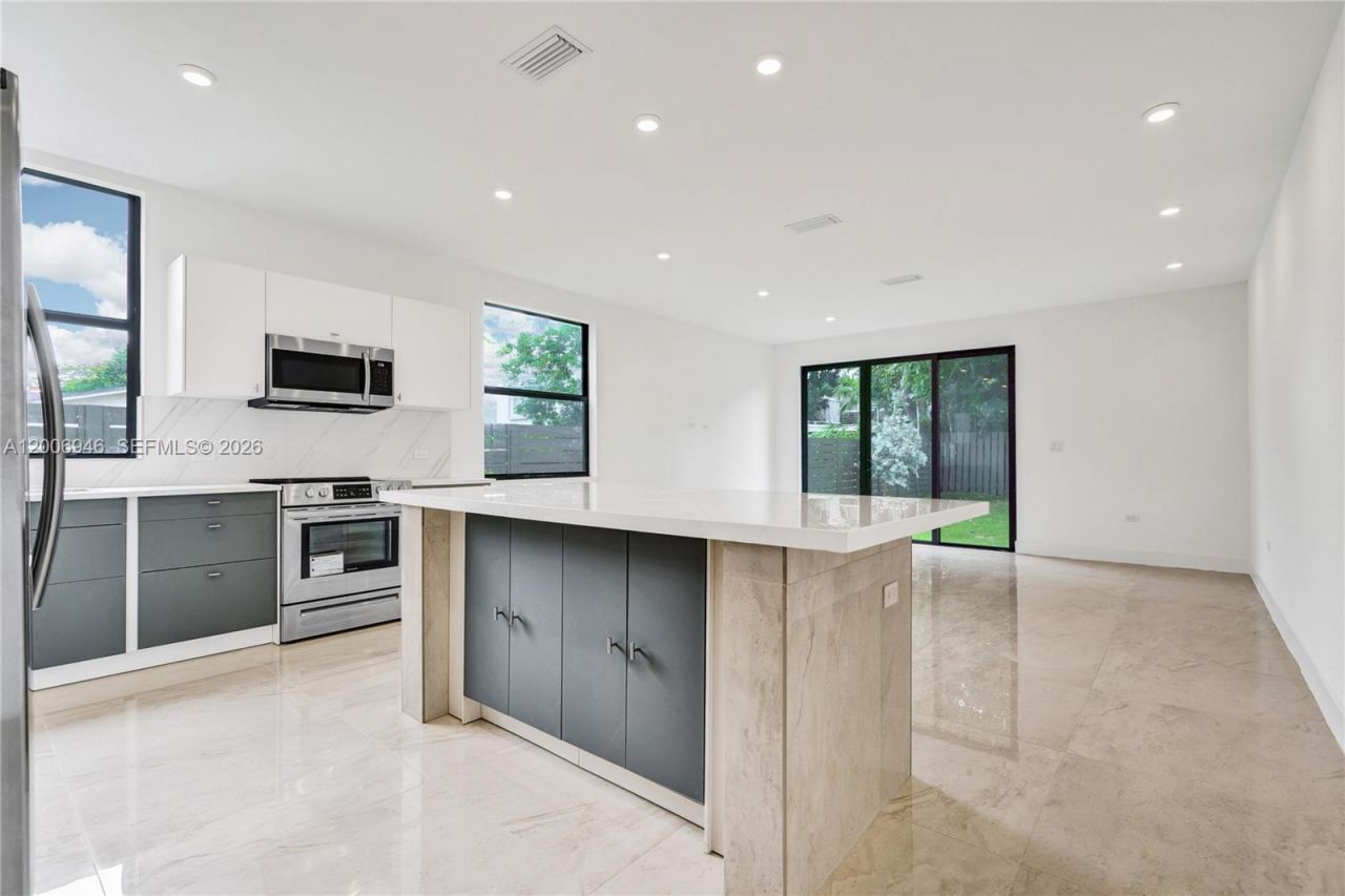 2887 SW 33rd Ave , Unit 2887, Miami, FL 33133 Photo