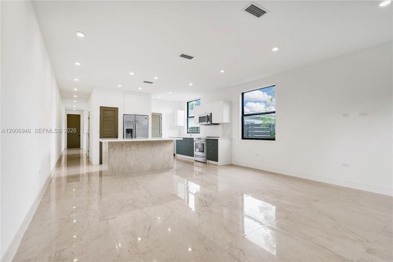 2887 SW 33rd Ave , Unit 2887, Miami, FL 33133 Photo