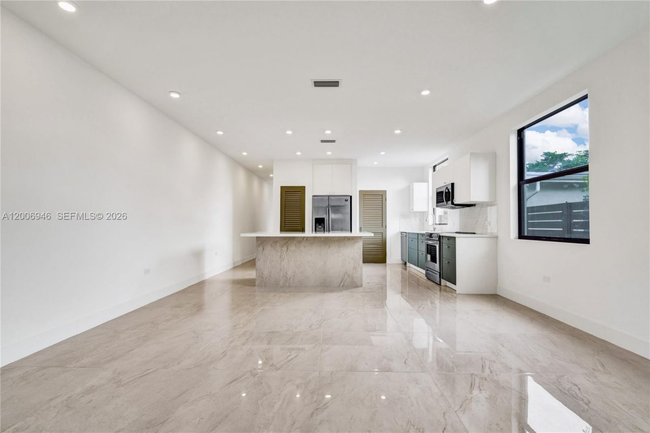 2887 SW 33rd Ave , Unit 2887, Miami, FL 33133 Photo