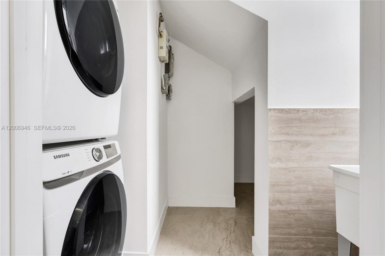 2887 SW 33rd Ave , Unit 2887, Miami, FL 33133 Photo