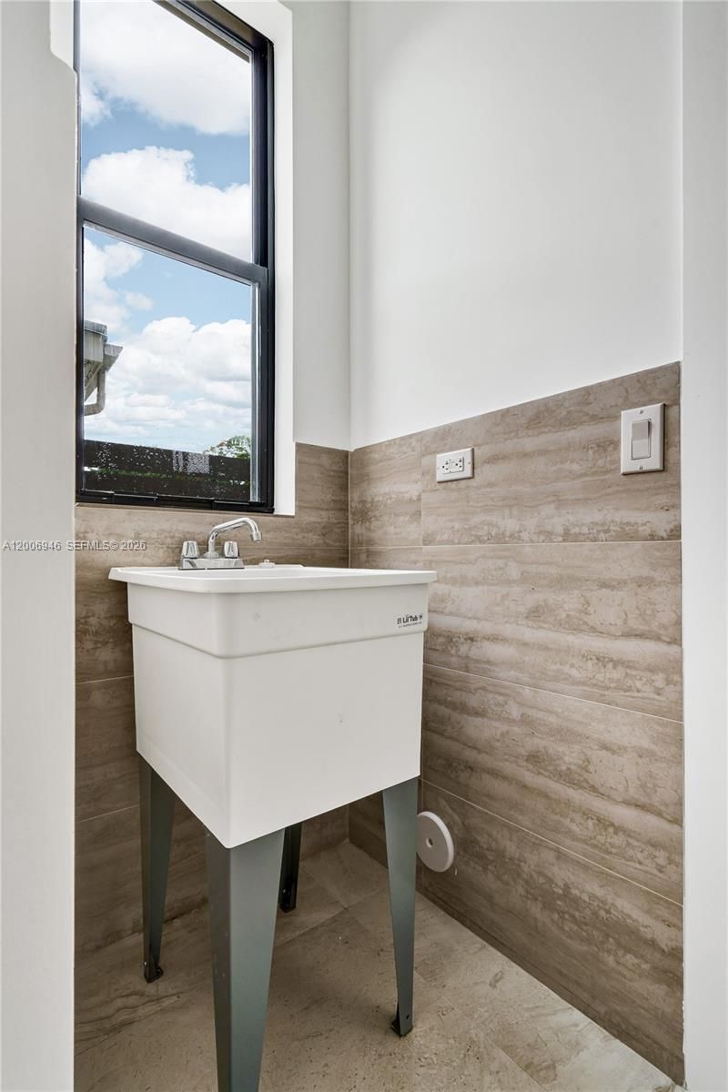 2887 SW 33rd Ave , Unit 2887, Miami, FL 33133 Photo