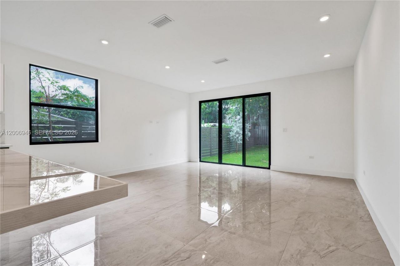 2887 SW 33rd Ave , Unit 2887, Miami, FL 33133 Photo