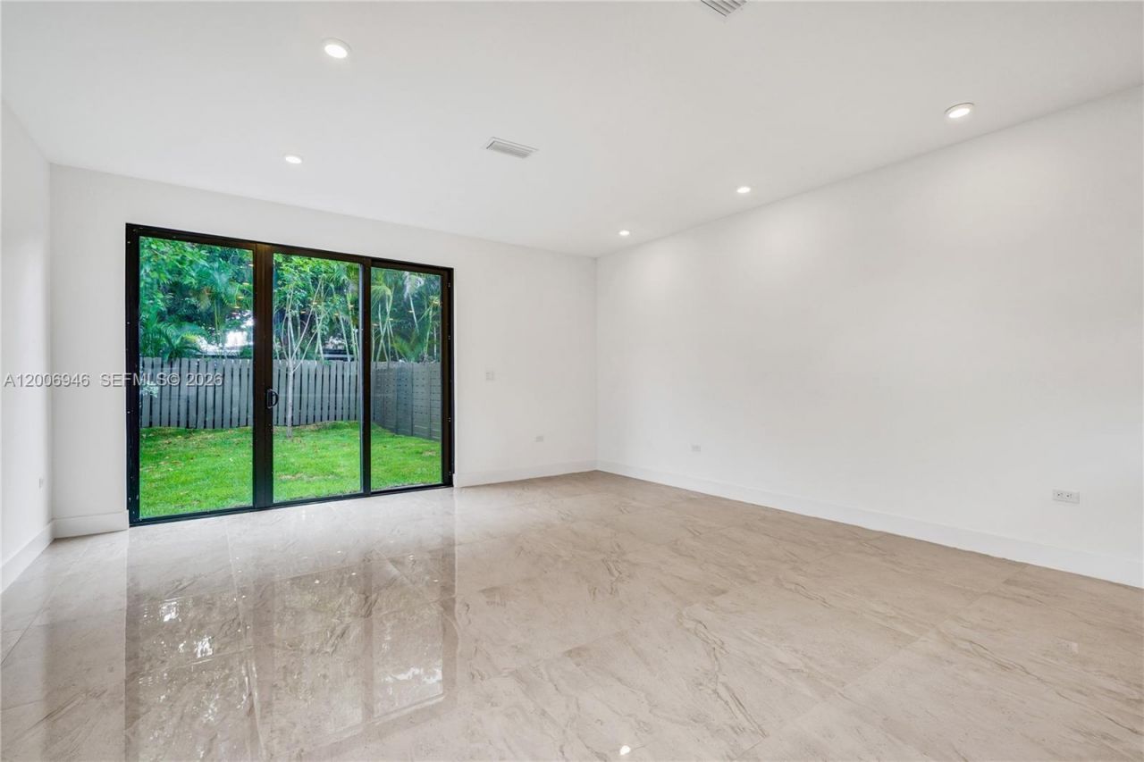 2887 SW 33rd Ave , Unit 2887, Miami, FL 33133 Photo