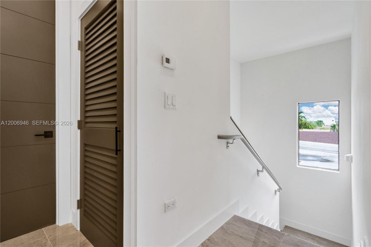 2887 SW 33rd Ave , Unit 2887, Miami, FL 33133 Photo