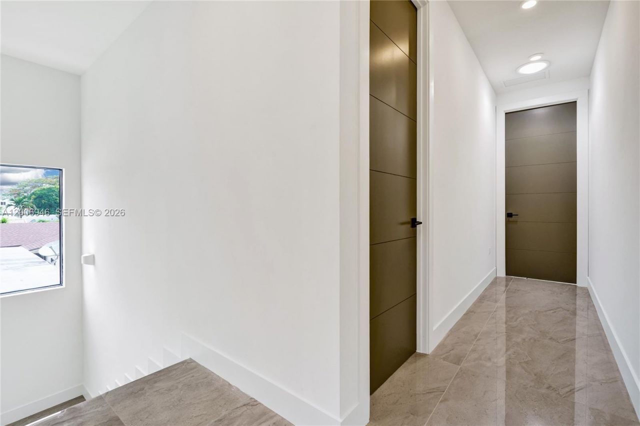 2887 SW 33rd Ave , Unit 2887, Miami, FL 33133 Photo