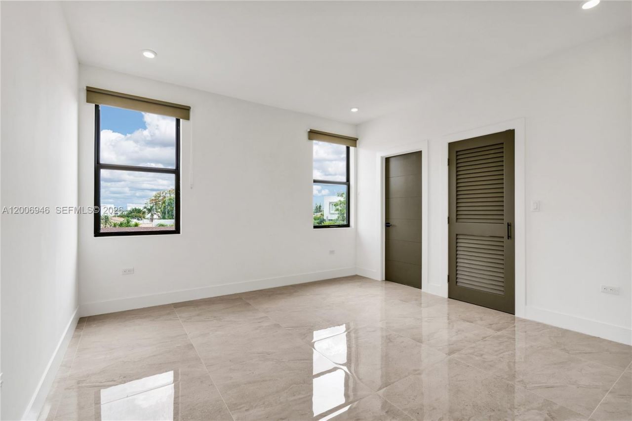 2887 SW 33rd Ave , Unit 2887, Miami, FL 33133 Photo