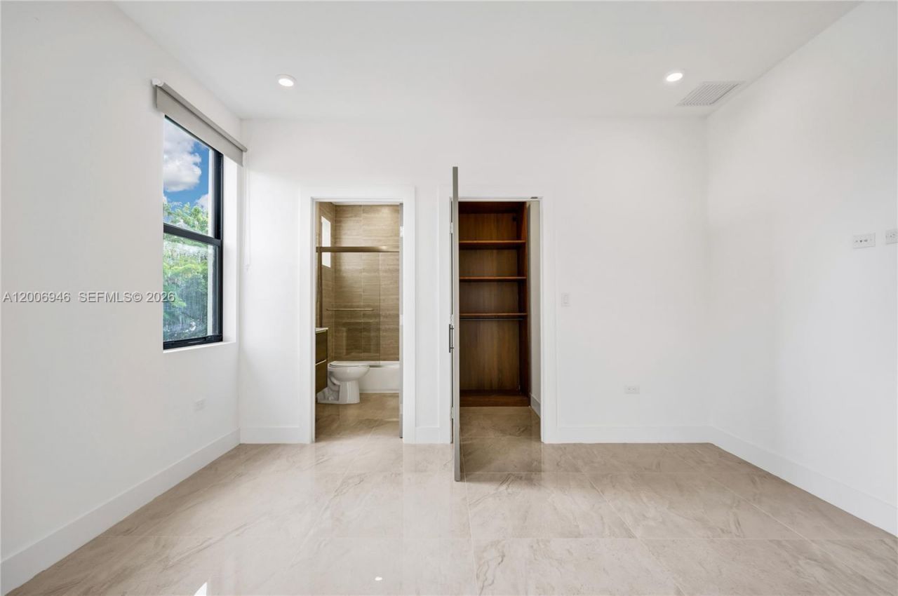 2887 SW 33rd Ave , Unit 2887, Miami, FL 33133 Photo