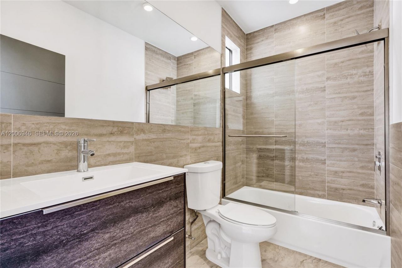 2887 SW 33rd Ave , Unit 2887, Miami, FL 33133 Photo