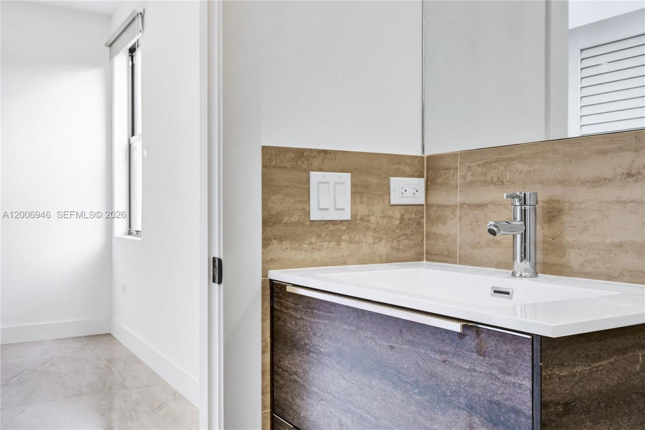 2887 SW 33rd Ave , Unit 2887, Miami, FL 33133 Photo