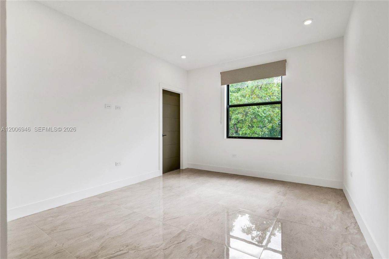 2887 SW 33rd Ave , Unit 2887, Miami, FL 33133 Photo