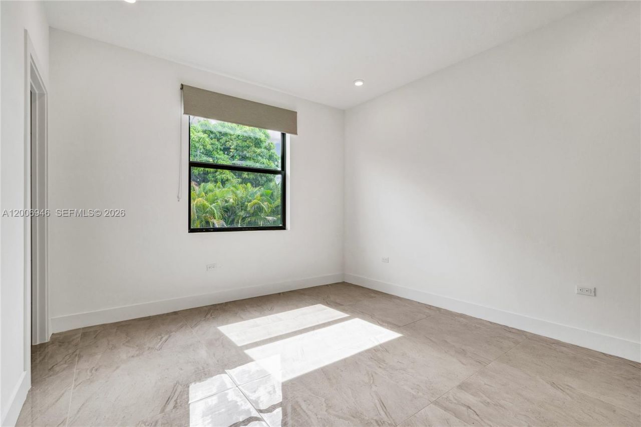 2887 SW 33rd Ave , Unit 2887, Miami, FL 33133 Photo