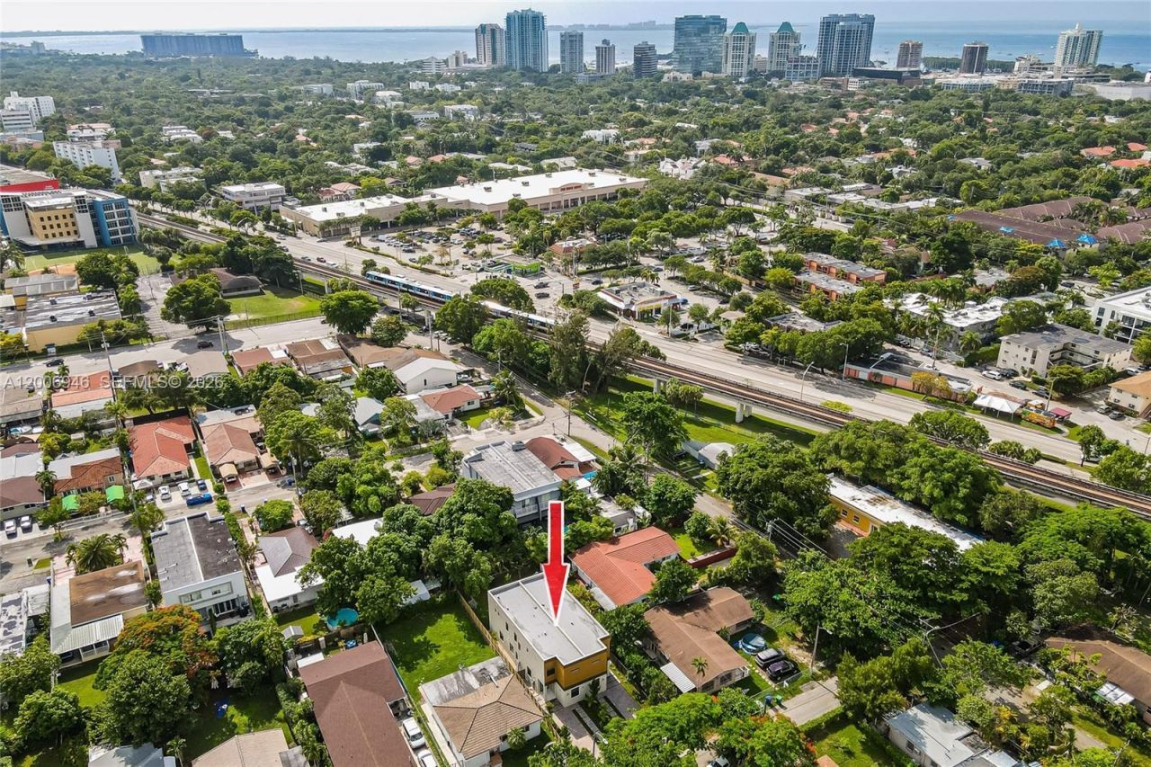 2887 SW 33rd Ave , Unit 2887, Miami, FL 33133 Photo