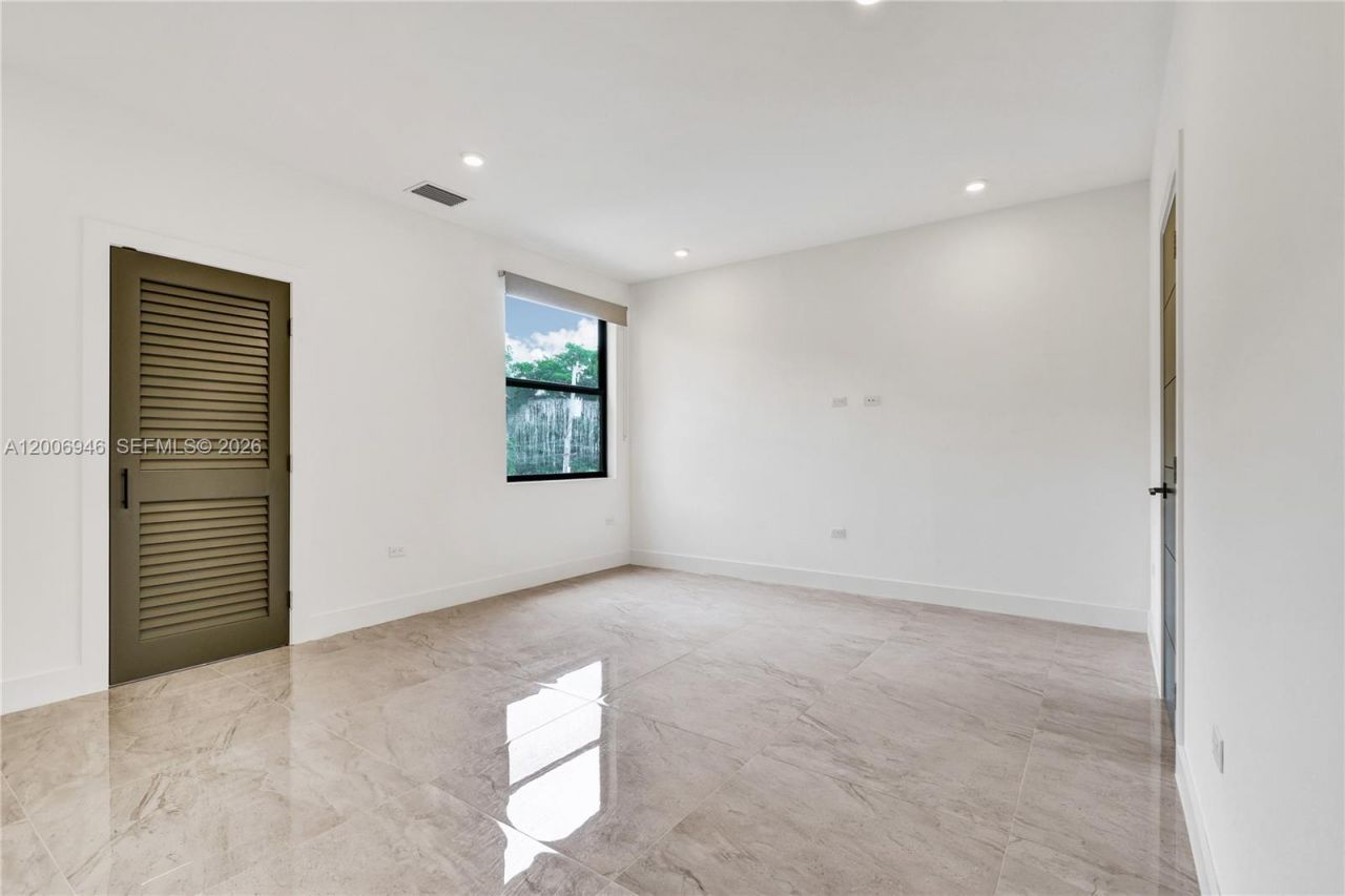 2887 SW 33rd Ave , Unit 2887, Miami, FL 33133 Photo