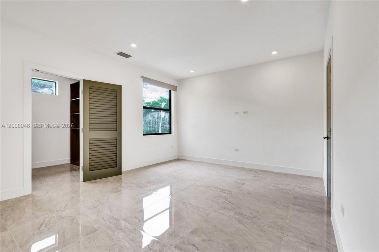 2887 SW 33rd Ave , Unit 2887, Miami, FL 33133 Photo