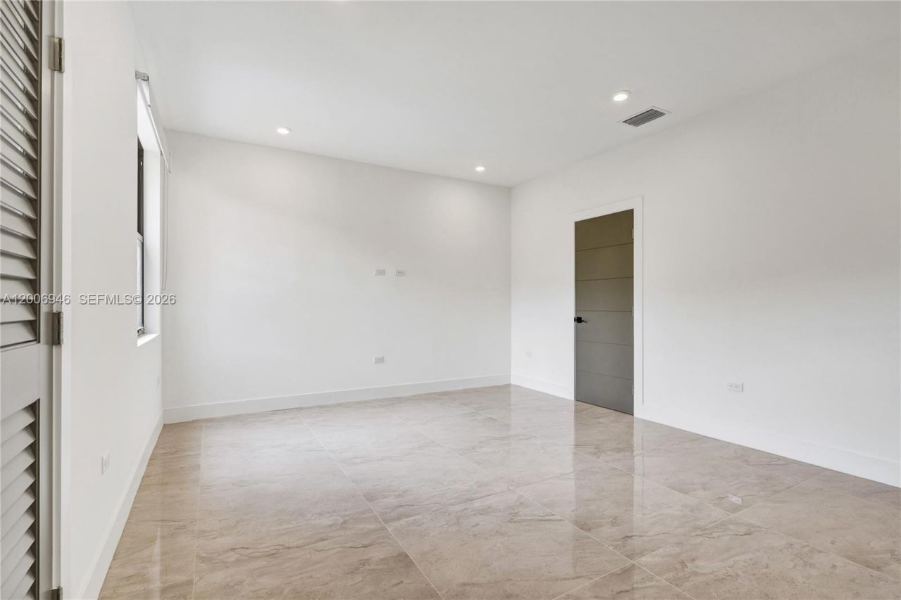 2887 SW 33rd Ave , Unit 2887, Miami, FL 33133 Photo