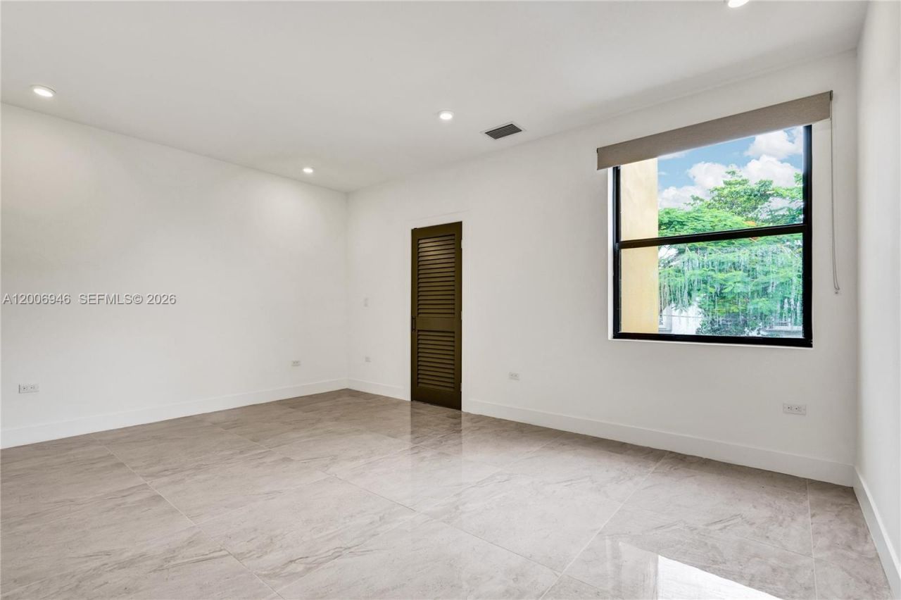 2887 SW 33rd Ave , Unit 2887, Miami, FL 33133 Photo