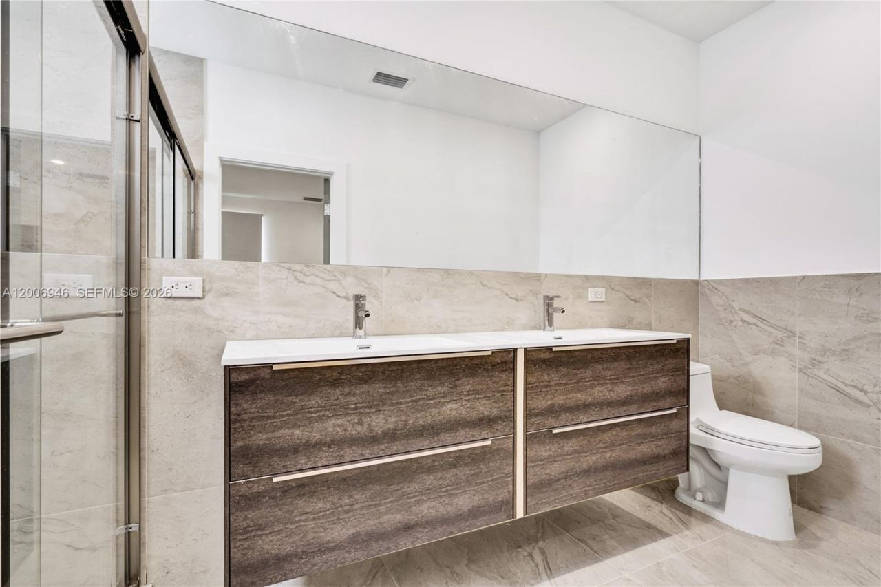 2887 SW 33rd Ave , Unit 2887, Miami, FL 33133 Photo