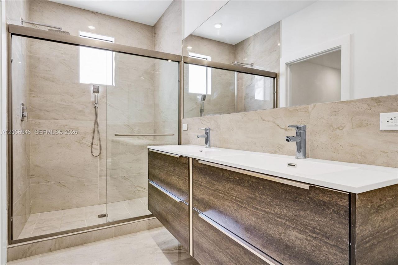 2887 SW 33rd Ave , Unit 2887, Miami, FL 33133 Photo