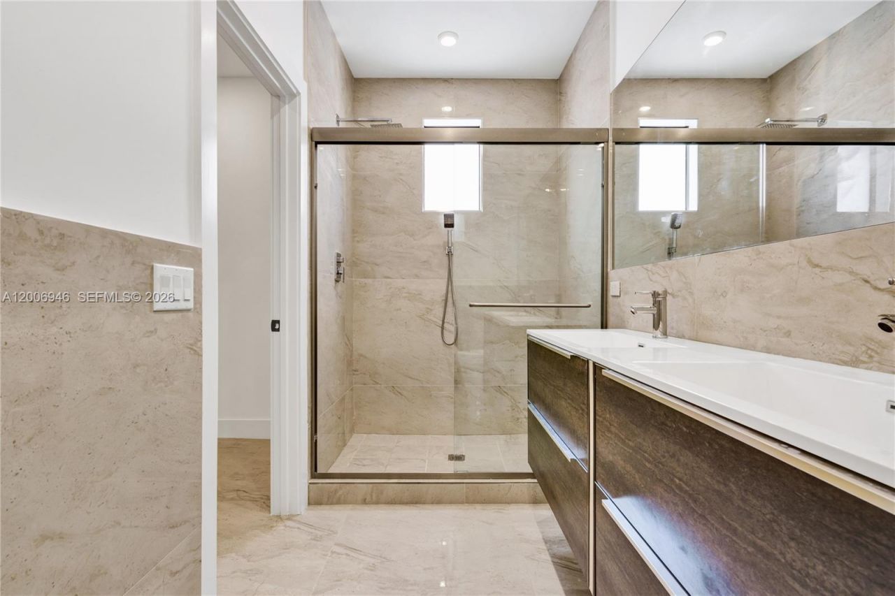 2887 SW 33rd Ave , Unit 2887, Miami, FL 33133 Photo