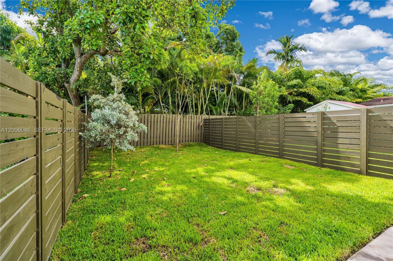 2887 SW 33rd Ave , Unit 2887, Miami, FL 33133 Photo