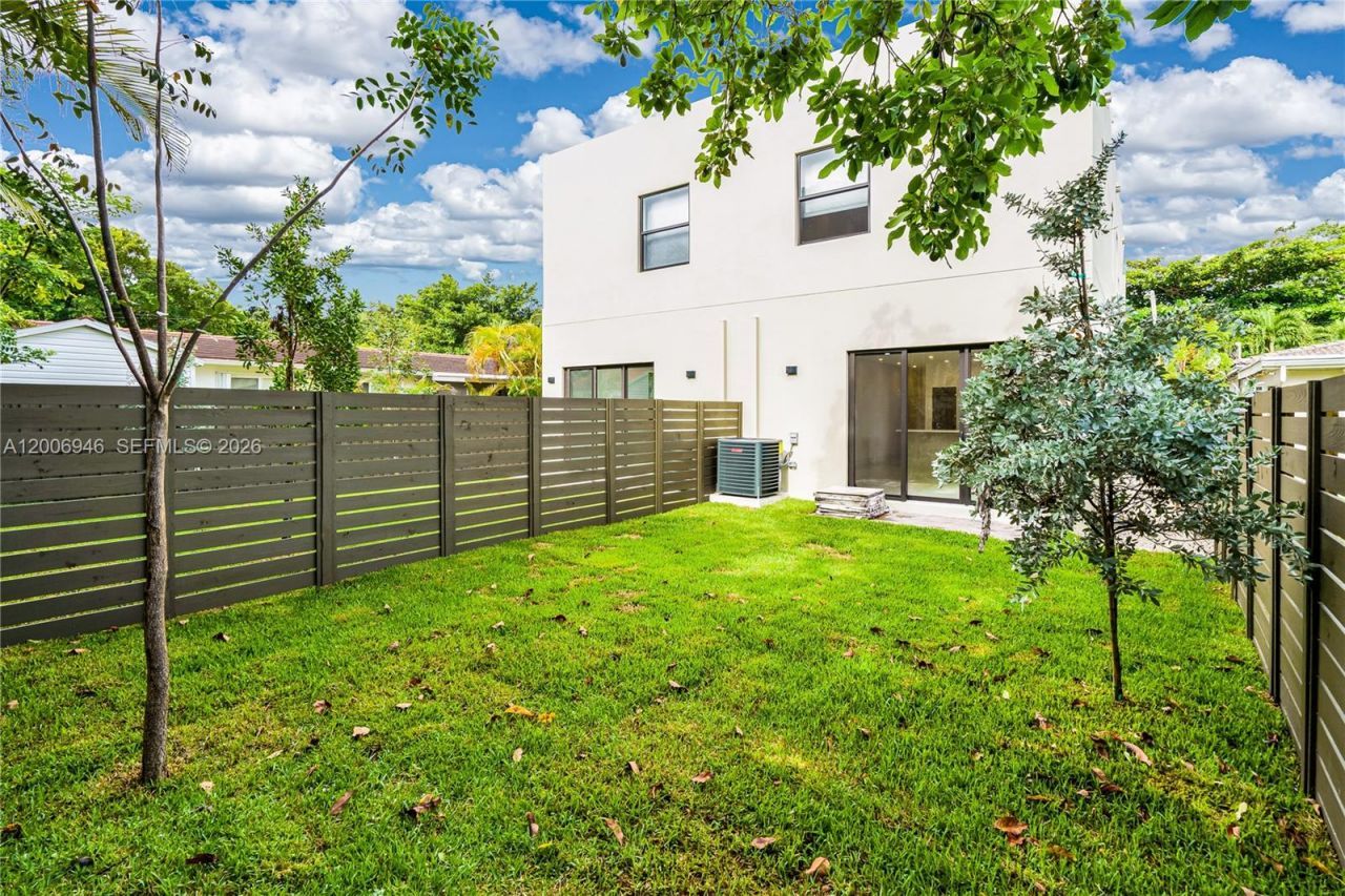 2887 SW 33rd Ave , Unit 2887, Miami, FL 33133 Photo