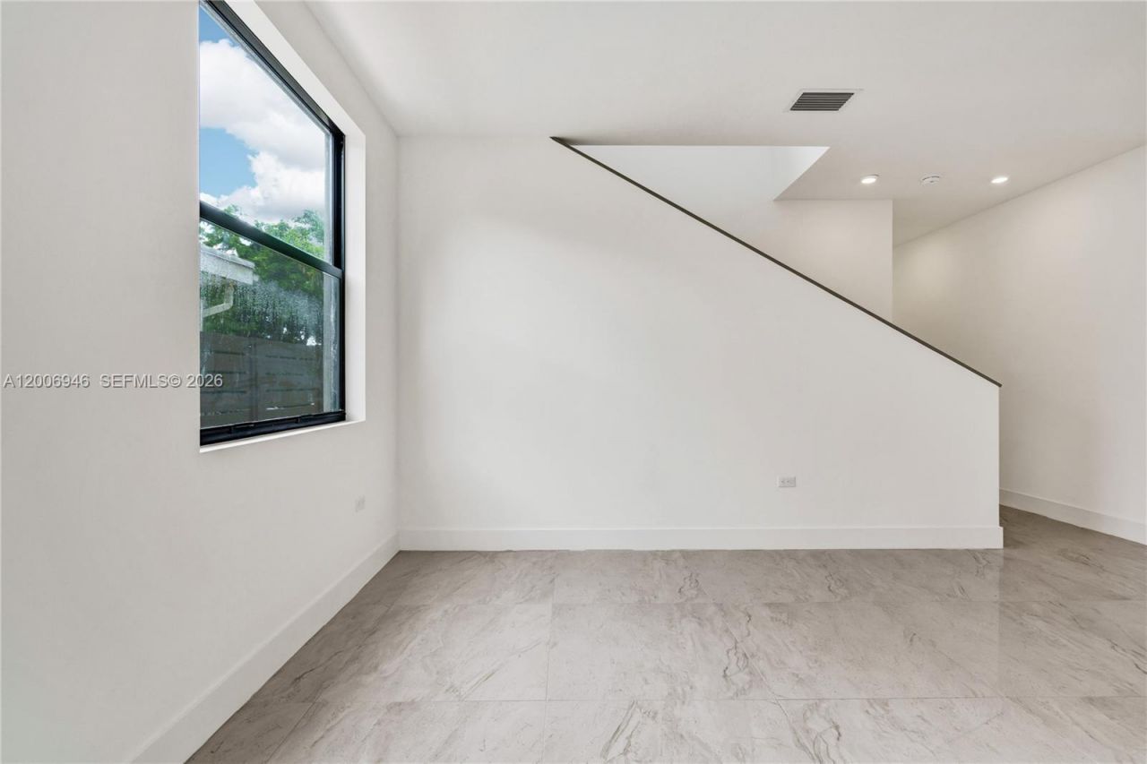 2887 SW 33rd Ave , Unit 2887, Miami, FL 33133 Photo