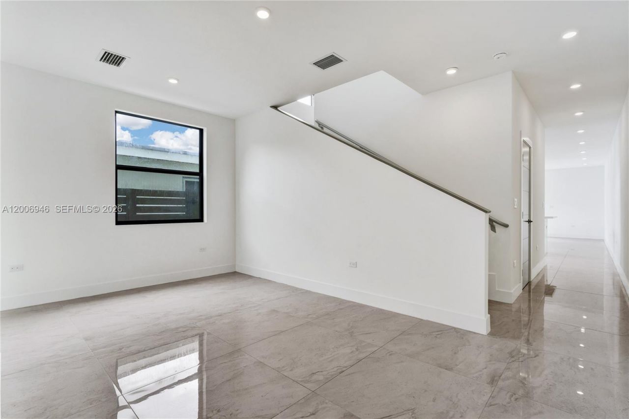 2887 SW 33rd Ave , Unit 2887, Miami, FL 33133 Photo