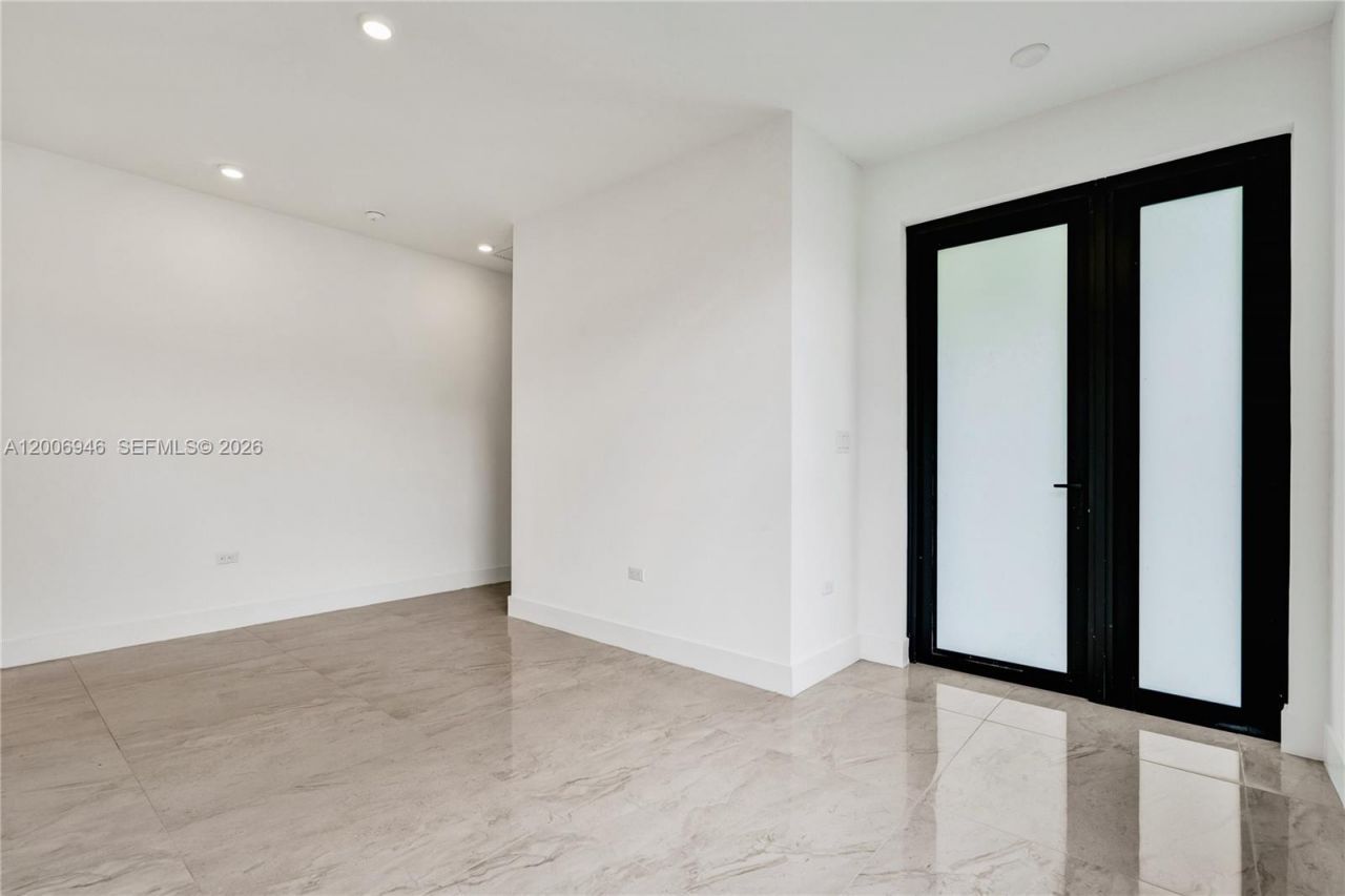 2887 SW 33rd Ave , Unit 2887, Miami, FL 33133 Photo