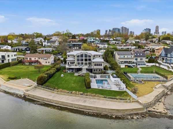 135 Kensington Oval , New Rochelle, NY 10805