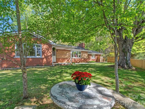 309 Presnell Street, Burnsville, NC 28714