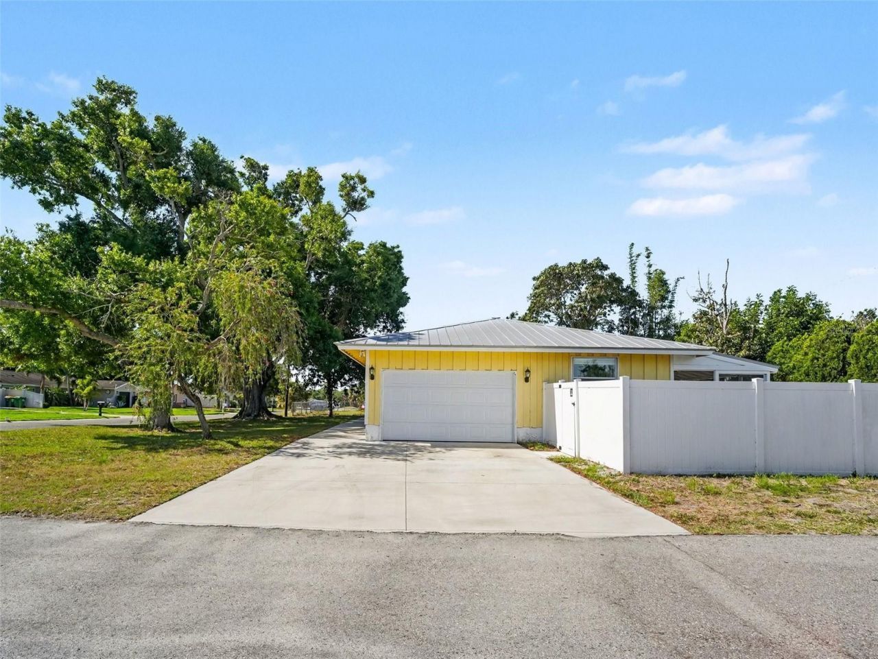 704 S Lockwood Ridge Road, Sarasota, FL 34237 Photo