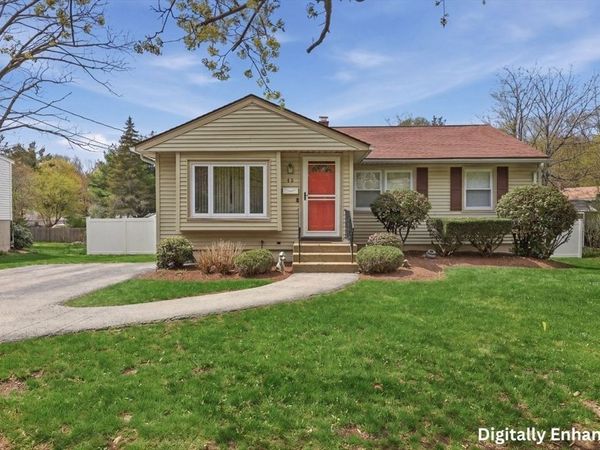 45 Sussex Lane, Worcester, MA 01602