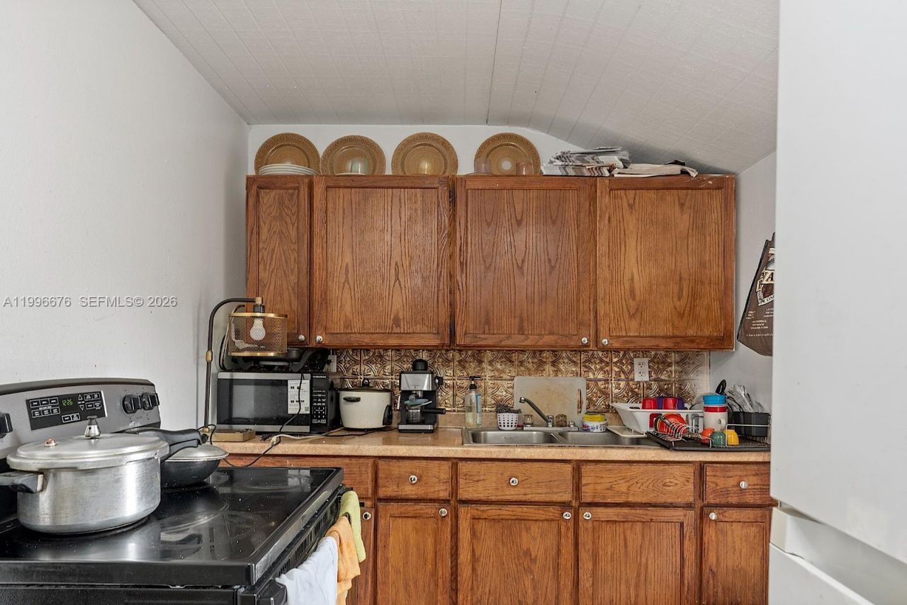 3035 NW 93rd St , Miami, FL 33147 Photo