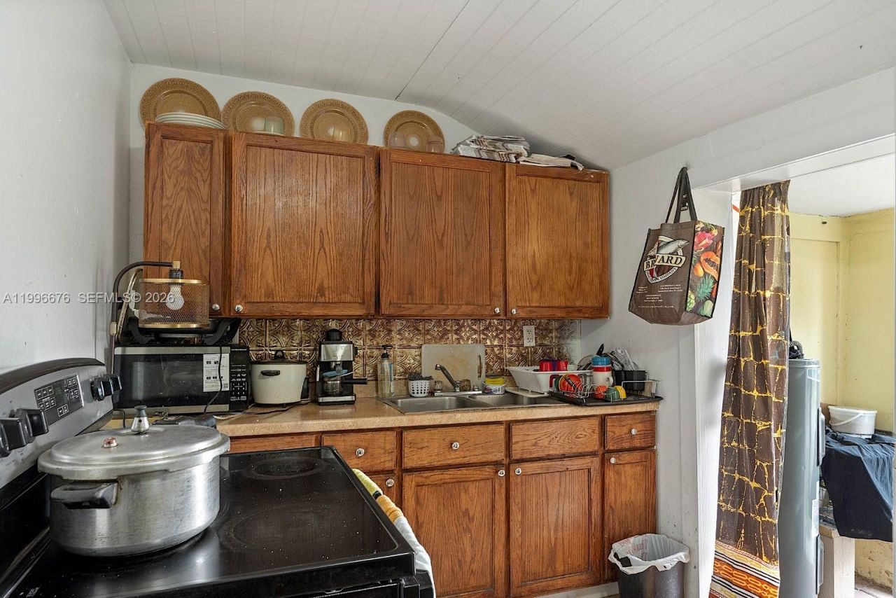 3035 NW 93rd St , Miami, FL 33147 Photo