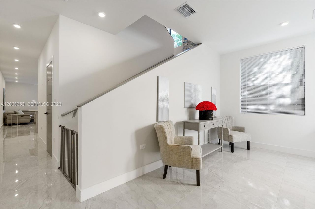 2889 SW 33rd Ave , Unit 2889, Miami, FL 33133 Photo