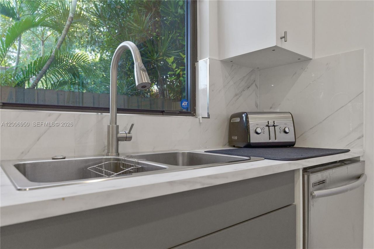 2889 SW 33rd Ave , Unit 2889, Miami, FL 33133 Photo