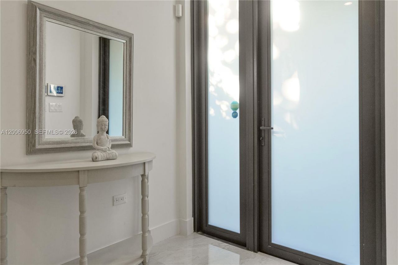 2889 SW 33rd Ave , Unit 2889, Miami, FL 33133 Photo