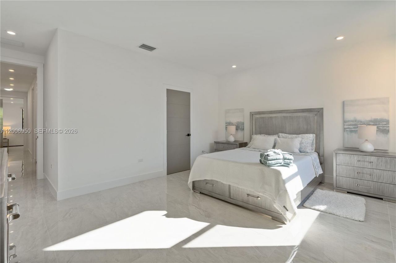 2889 SW 33rd Ave , Unit 2889, Miami, FL 33133 Photo