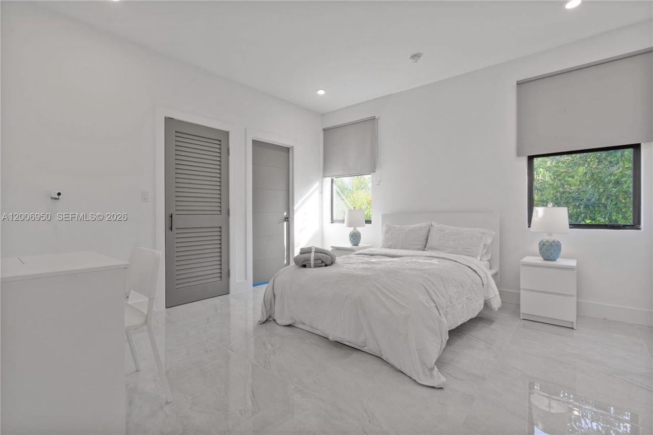 2889 SW 33rd Ave , Unit 2889, Miami, FL 33133 Photo