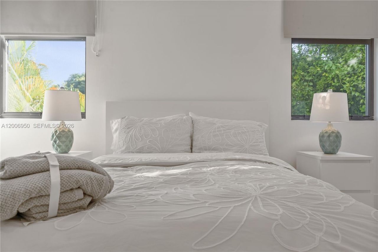 2889 SW 33rd Ave , Unit 2889, Miami, FL 33133 Photo