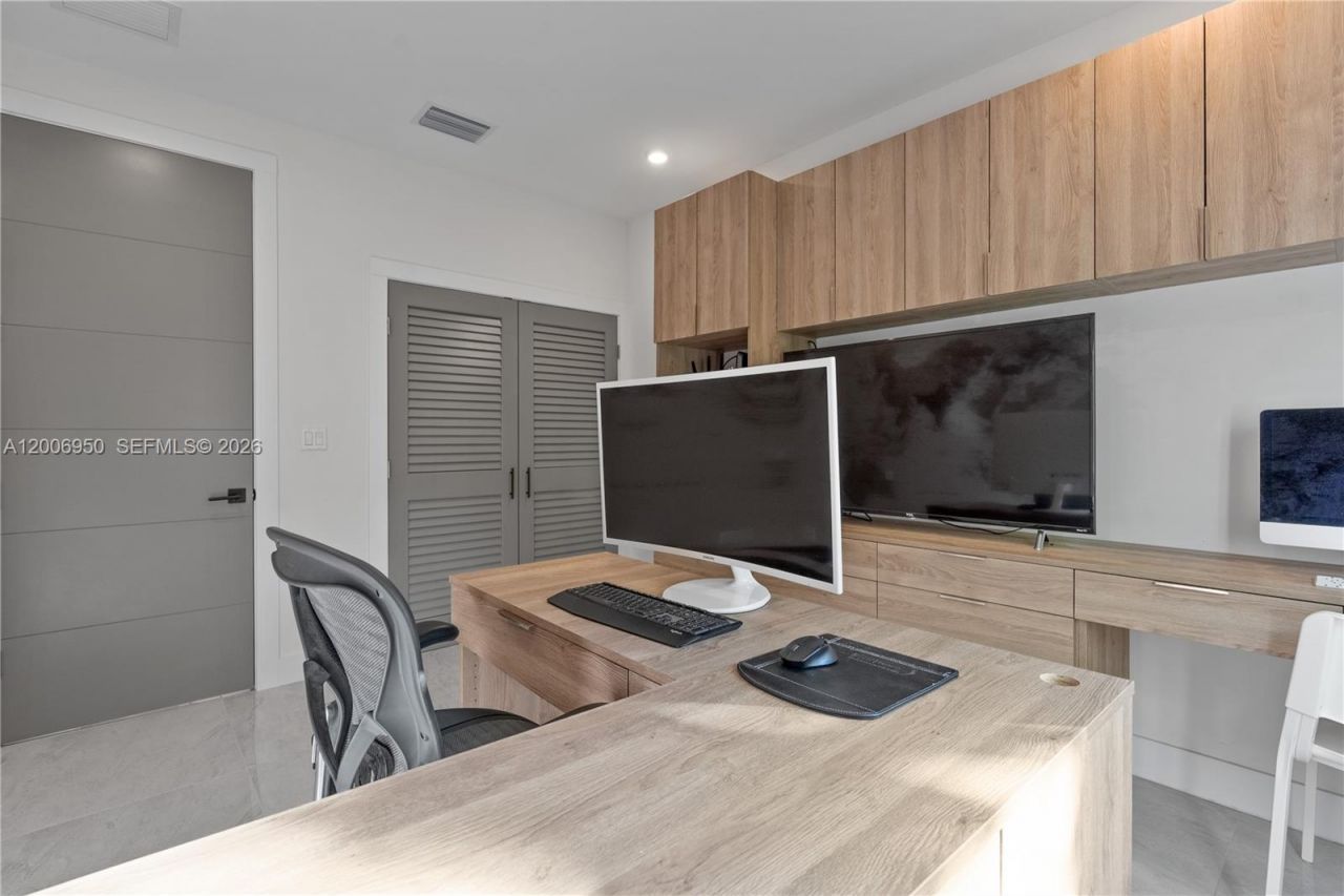 2889 SW 33rd Ave , Unit 2889, Miami, FL 33133 Photo