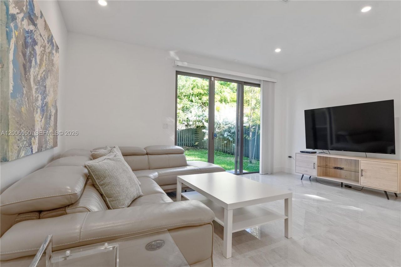 2889 SW 33rd Ave , Unit 2889, Miami, FL 33133 Photo