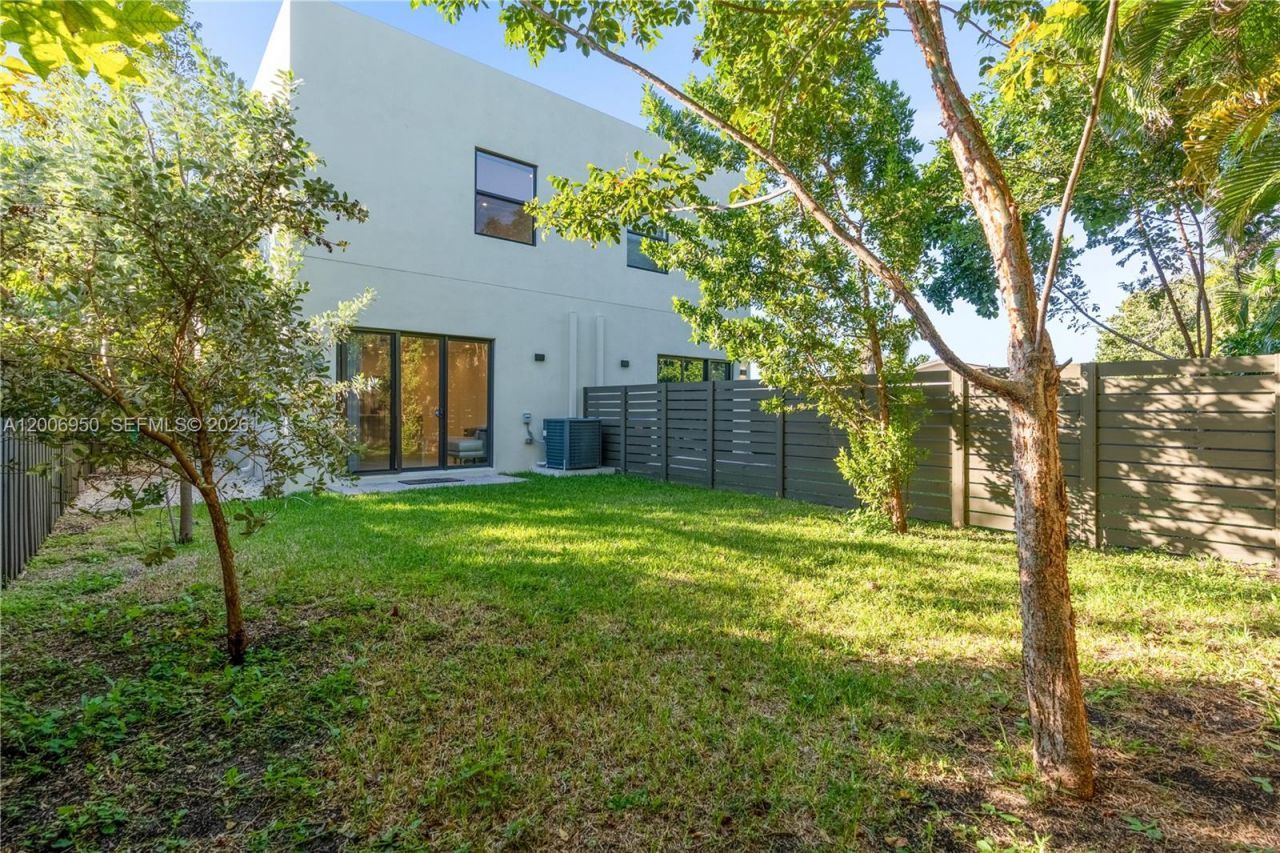 2889 SW 33rd Ave , Unit 2889, Miami, FL 33133 Photo