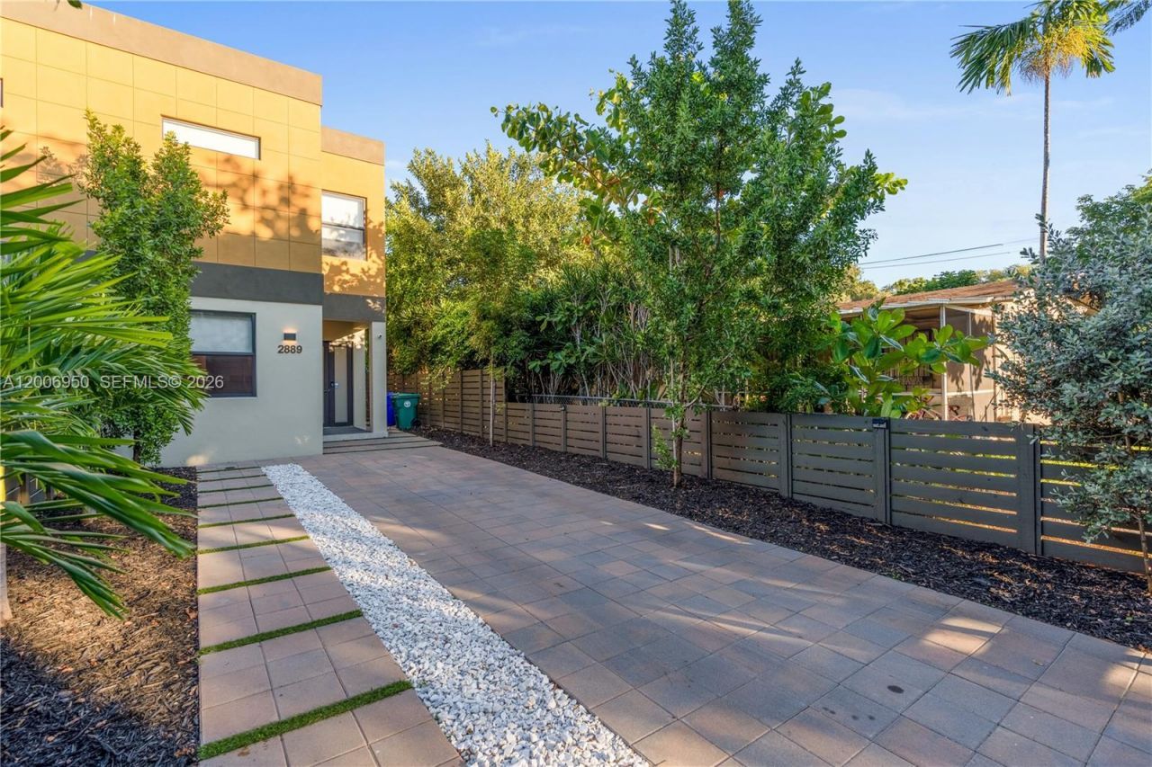 2889 SW 33rd Ave , Unit 2889, Miami, FL 33133 Photo