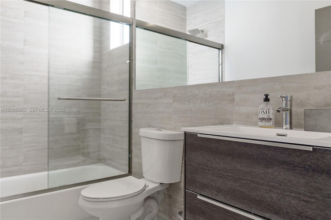 2889 SW 33rd Ave , Unit 2889, Miami, FL 33133 Photo